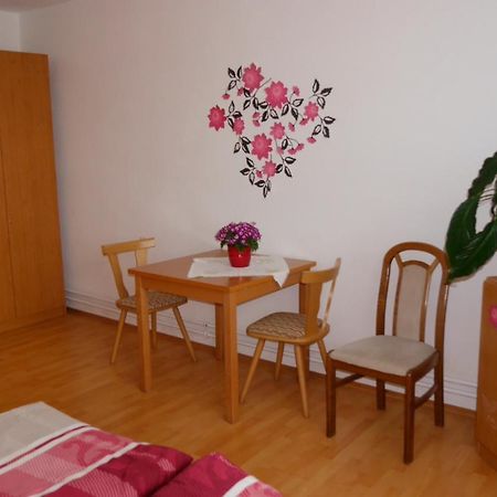Gertis Blumenhof Privatzimmer, Ferienwohnung グミュント エクステリア 写真