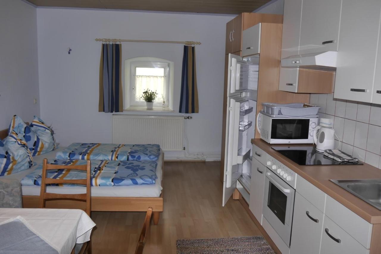 Gertis Blumenhof Privatzimmer, Ferienwohnung グミュント エクステリア 写真