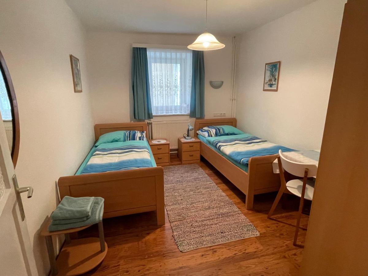 Gertis Blumenhof Privatzimmer, Ferienwohnung グミュント エクステリア 写真