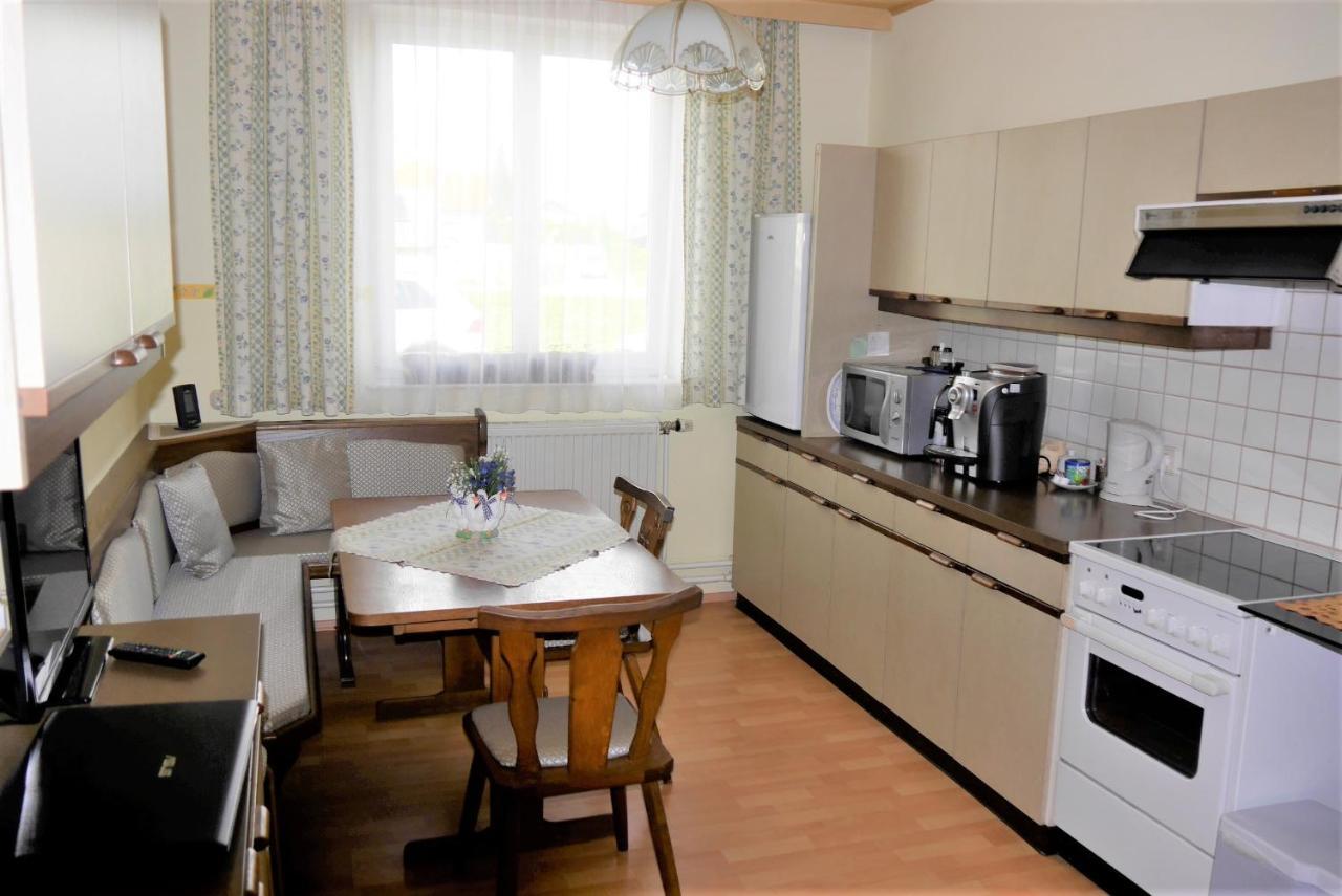 Gertis Blumenhof Privatzimmer, Ferienwohnung グミュント エクステリア 写真