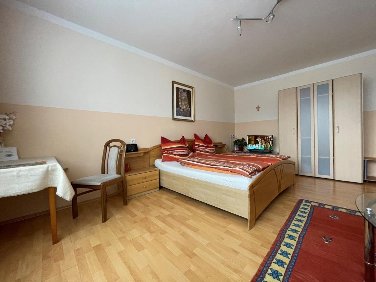 Gertis Blumenhof Privatzimmer, Ferienwohnung グミュント エクステリア 写真
