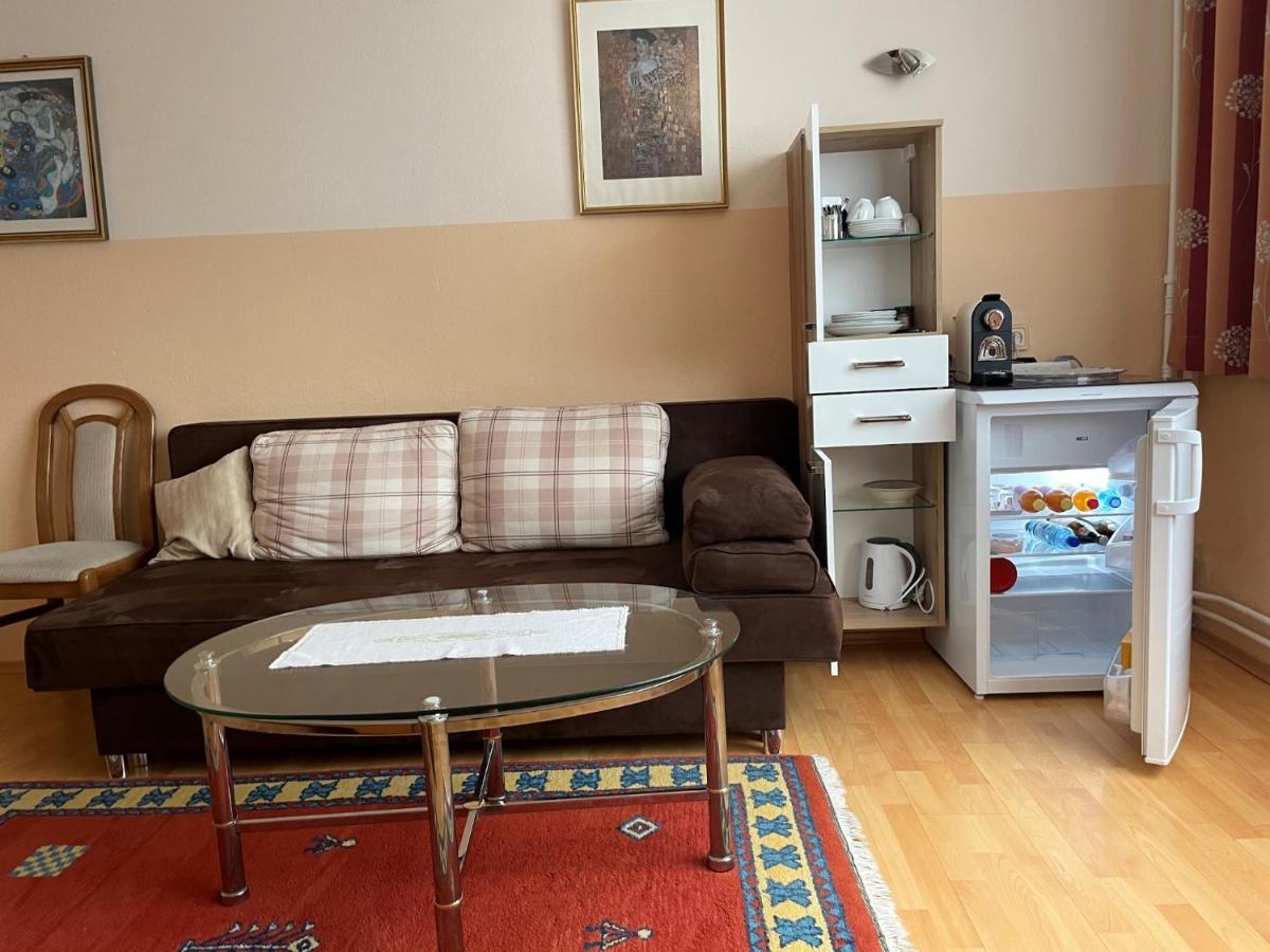 Gertis Blumenhof Privatzimmer, Ferienwohnung グミュント エクステリア 写真