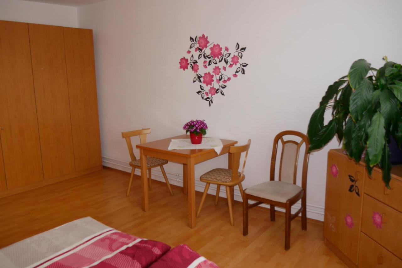 Gertis Blumenhof Privatzimmer, Ferienwohnung グミュント エクステリア 写真